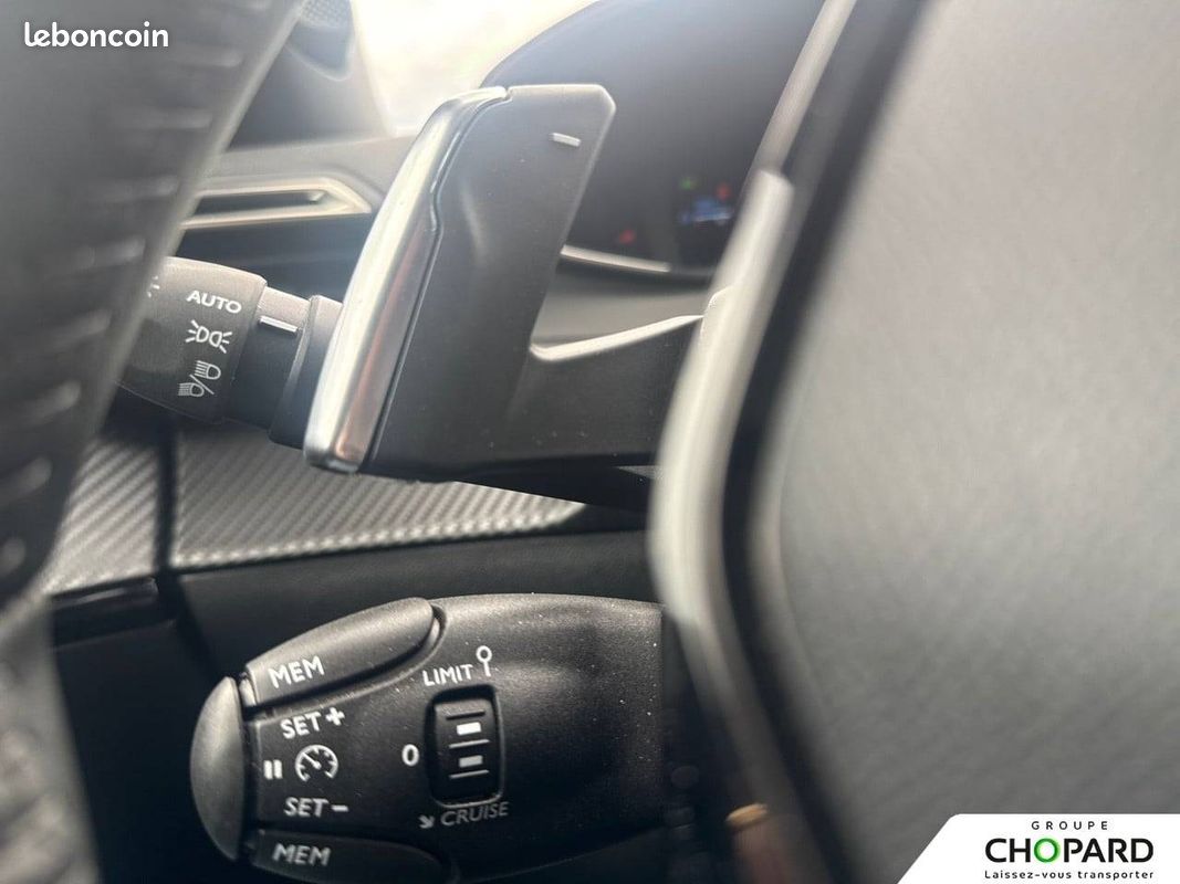 PEUGEOT 2008 Hybrid 145 e-DCS6 Allure (image 22)
