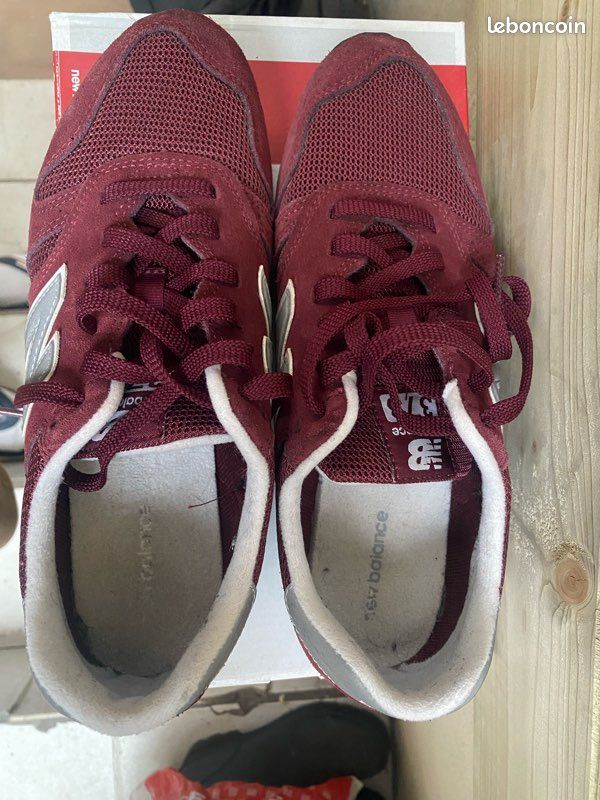 Paire de New Balance 373 Bordeaux Chaussures