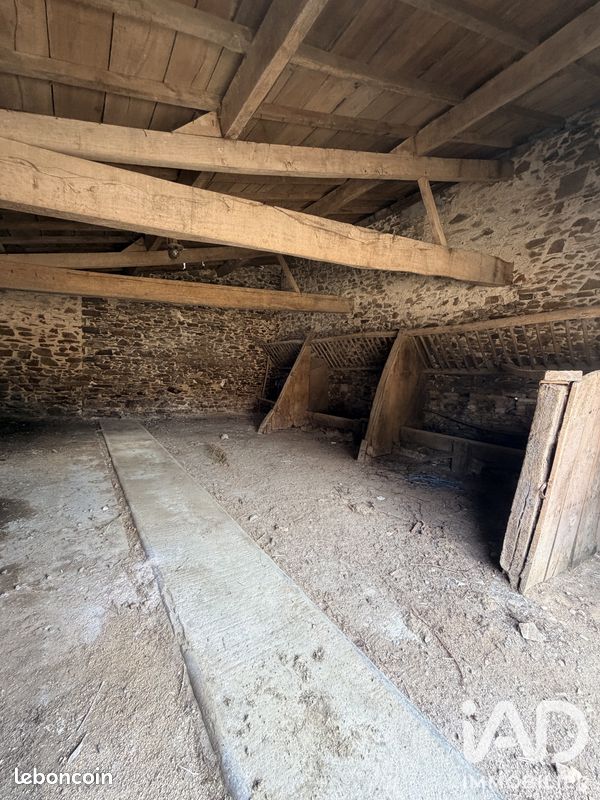 Immeuble 200 m² · à Essarts-en-Bocage · 200 m² · 150 000 €