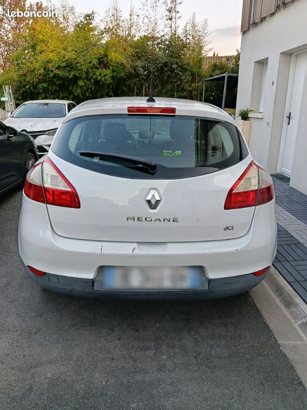 Vend Mégane dci 130cv .2014 (image 2)