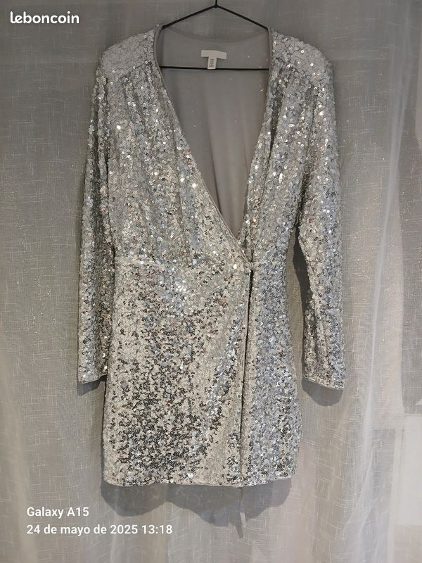 Robe à paillettes argentées comme neuve H&M taille M Vêtements