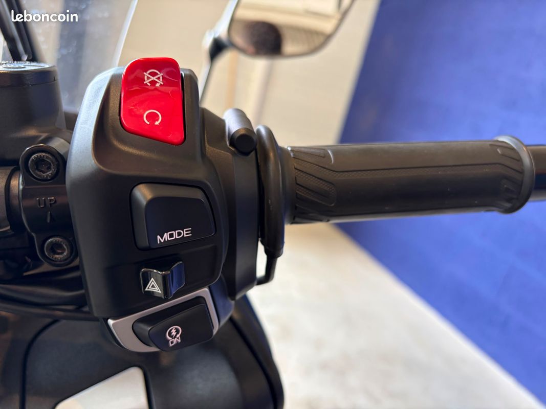YAMAHA TMAX 560 - Techmax - 2022 - 5 000 km - Faible kilométrage (image 7)