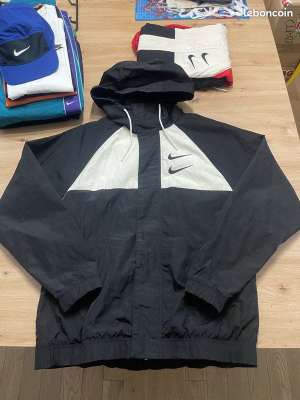 Veste de survêtement Nike double swoosh taille s neuve Vêtements