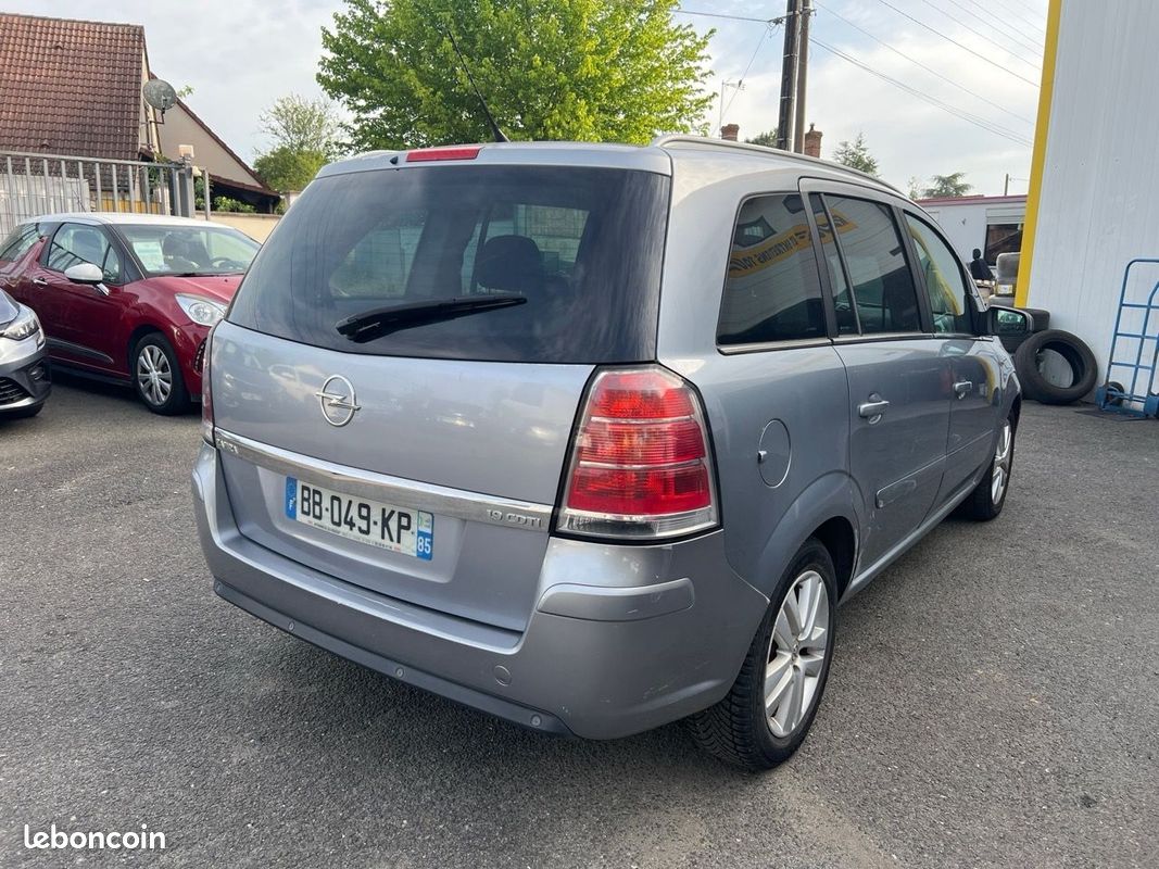 Opel ZAFIRA 1.9 CDTI120 COSMO 7 PLACES (image 5)