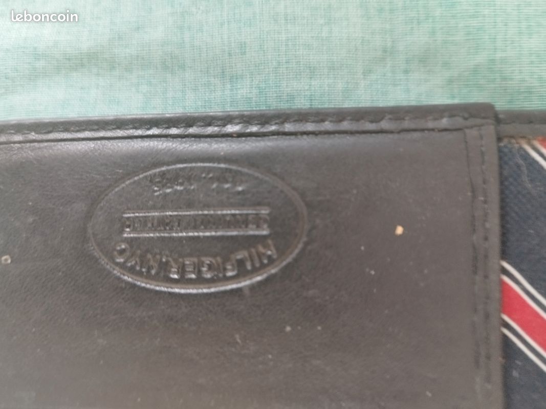 Porte feuille tommy Hilfiger bon état (image 2)