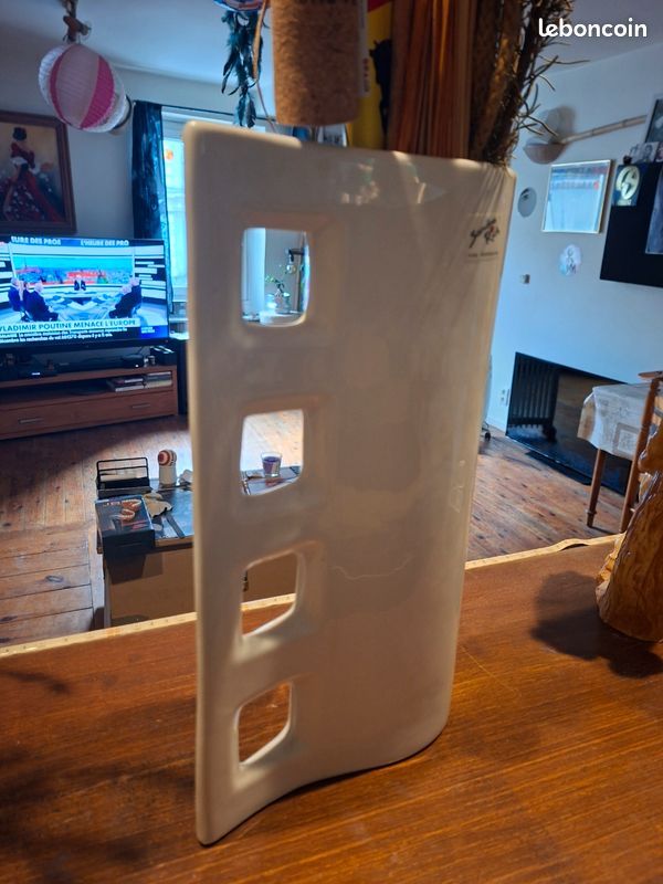 Vase (image 2)