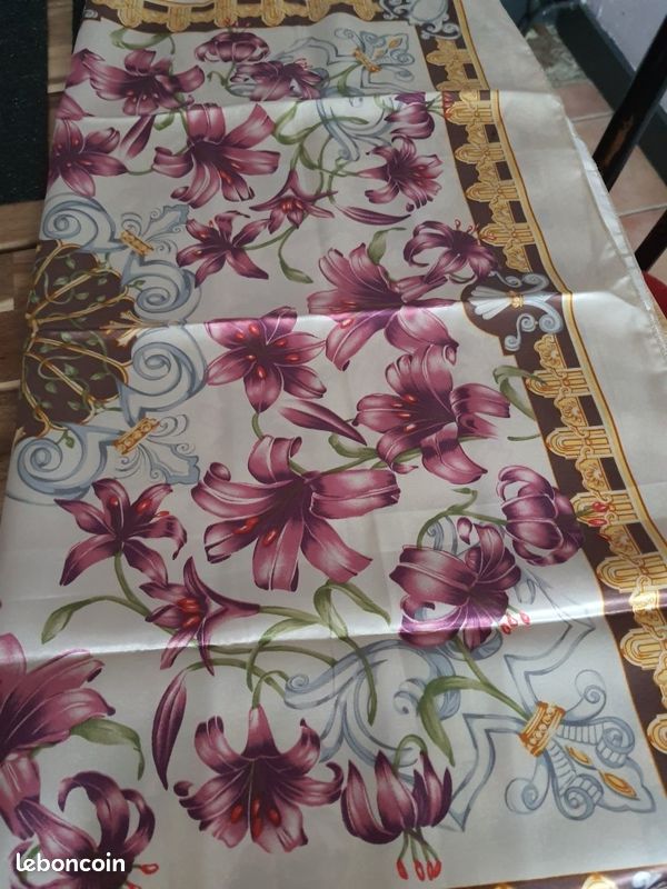 Torrente superbe foulard femme 73x73 Impeccable (image 4)