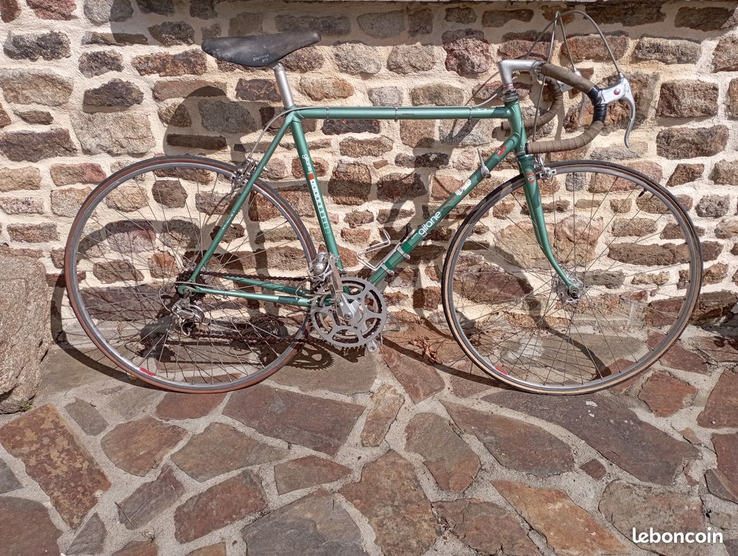 Vélo de course GITANE VUELTA et paire de roues pour compétition MAVIC MAILLARD 700 (image 1)