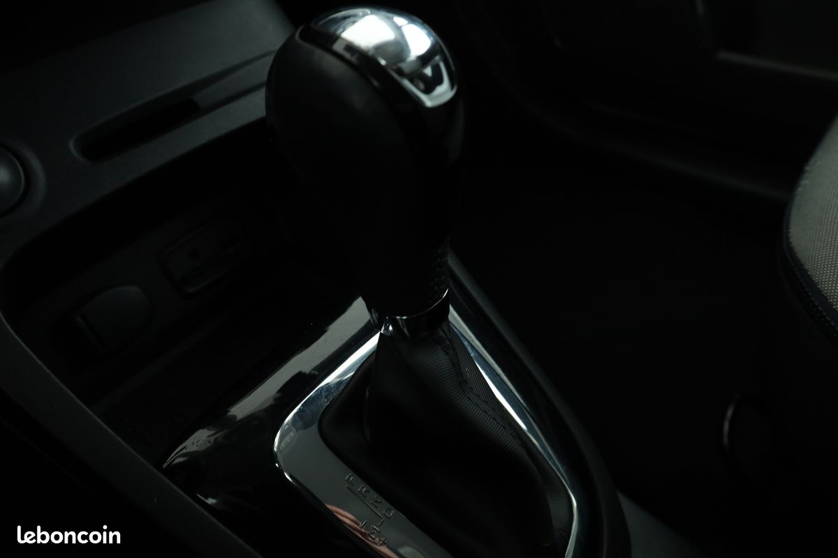 Renault Captur 1.5 dCi Intens Eco2 EDC 90 ch (image 24)