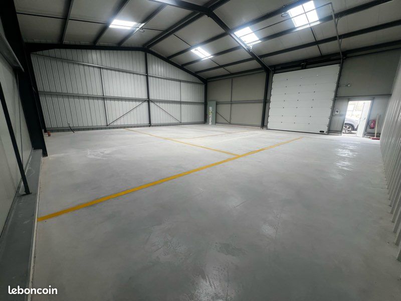 À LOUER BOX 40 m² camping-car, garde-meuble, etc · à Barbezieux-Saint-Hilaire · 250 €