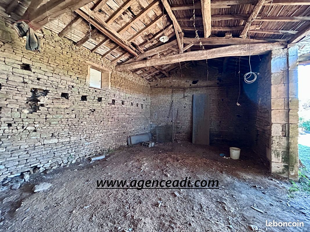 Maison 5 pièces 173 m² · à Aigondigné · 173 m² · 54 250 €