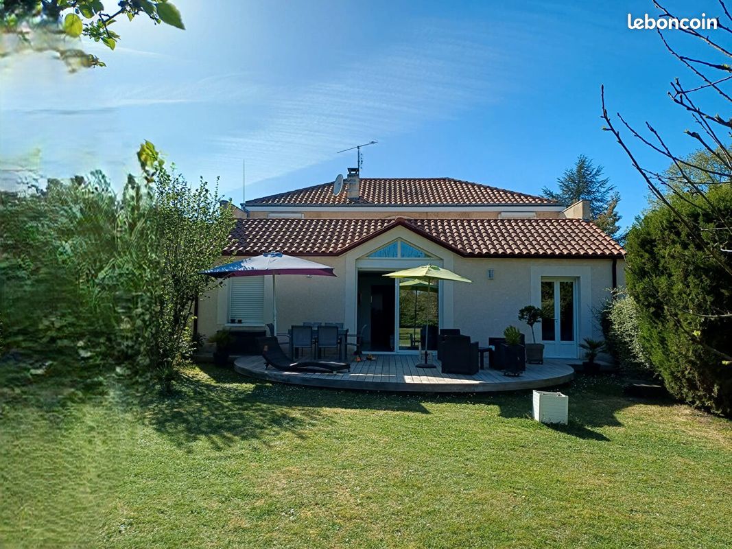 Maison 8 pièces 162 m² · à Saint-Benoît · 162 m² · 349 800 €