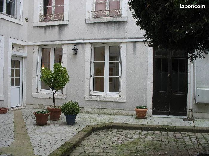 Appartement 1 pièce 28 m² · à Orléans · 28 m² · 485 €