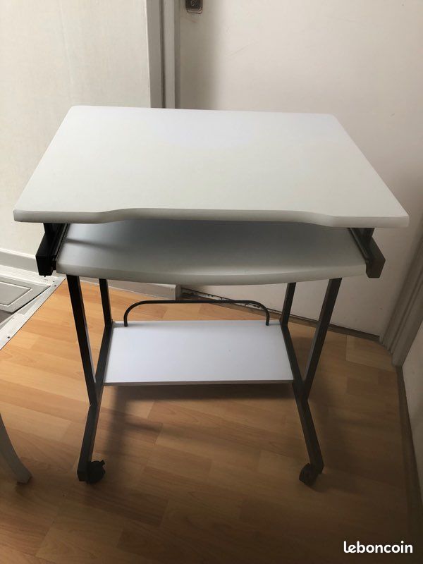 Bureau (image 1)