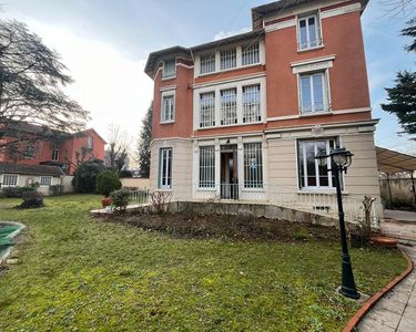 Maison 1 100 000 € - 250 m²