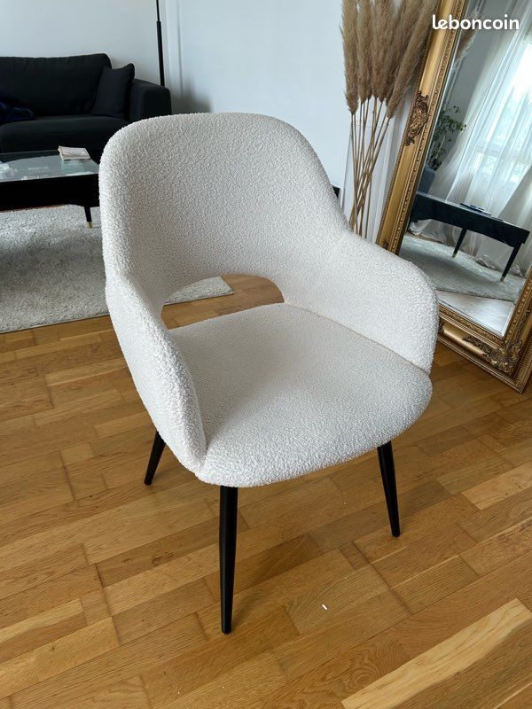 Vendues 2 Chaises bouclettes blanches (image 1)