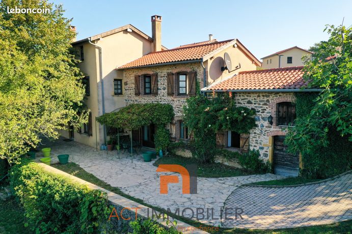 Propriété 8 pièces 192 m²