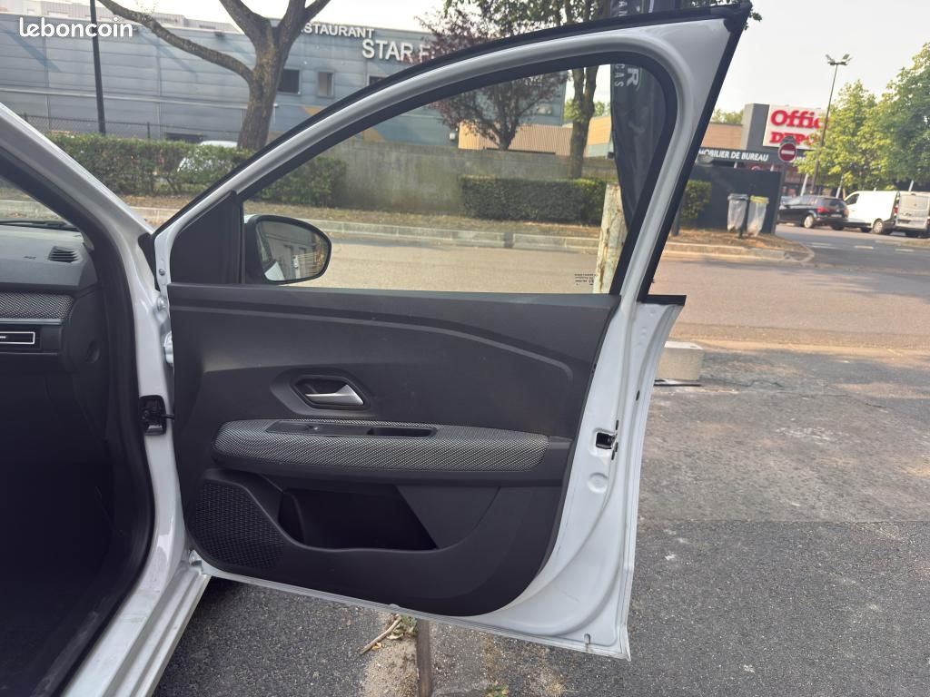 DACIA SANDERO 1.0 SCe - 65 - 24 III BERLINE Expression PHASE 2 (image 27)