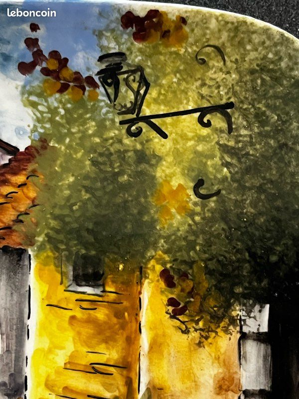 Assiette Carrée en Faïence – Décor Village – Signée G. Tardieu (image 4)