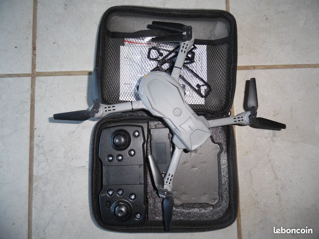 Drone et hélicoptère (image 2)