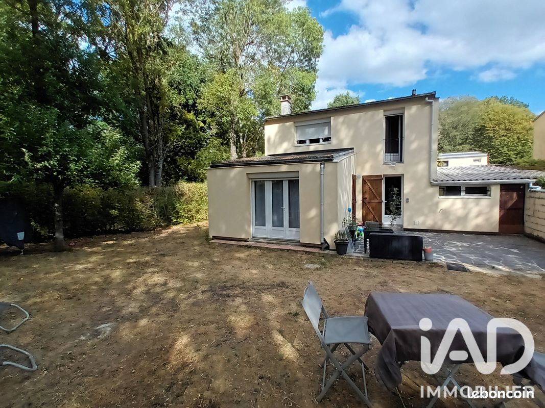 Maison 5 pièces 93 m² · à Roissy-en-Brie · 93 m² · 329 000 €