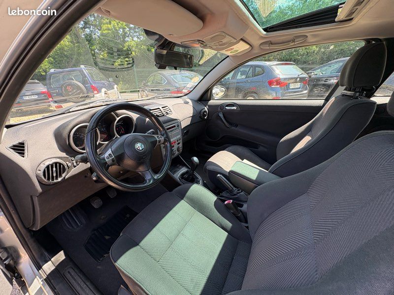 🚗 Alfa Romeo 147 1.6i TwinSpark 120ch - Toit Ouvrant (image 4)