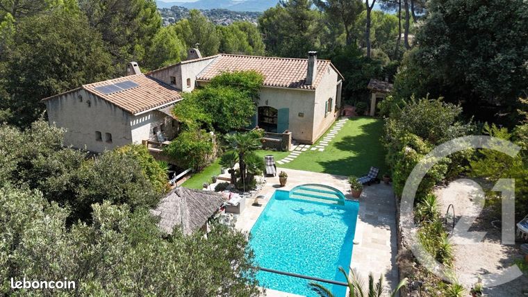 Propriété 5 pièces 207 m² — 17