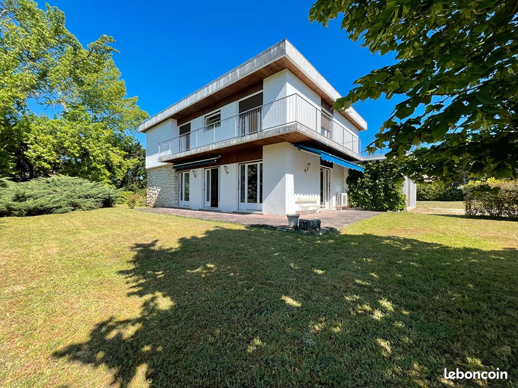 Maison 6 pièces 196 m² · à Roquefort · 196 m² · 275 600 €
