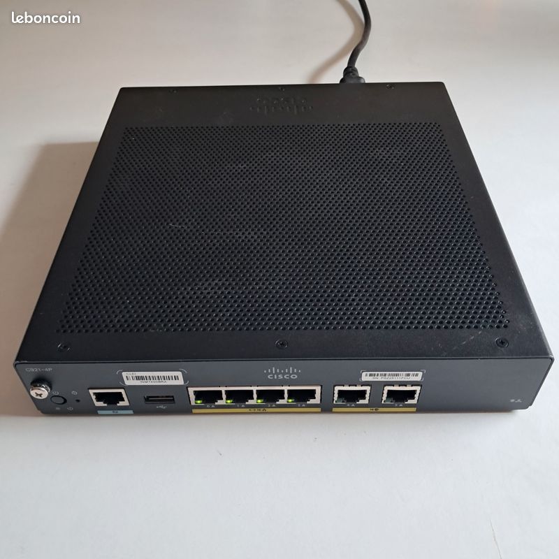 Routeur services intégrés Cisco ISR900 C921-4P (image 1)