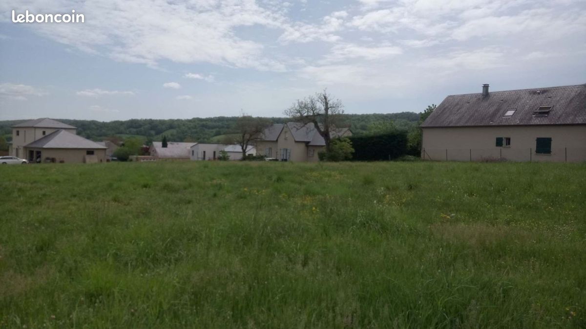 Terrain à bâtir de 1200 m² à VALADY · 80 000 €