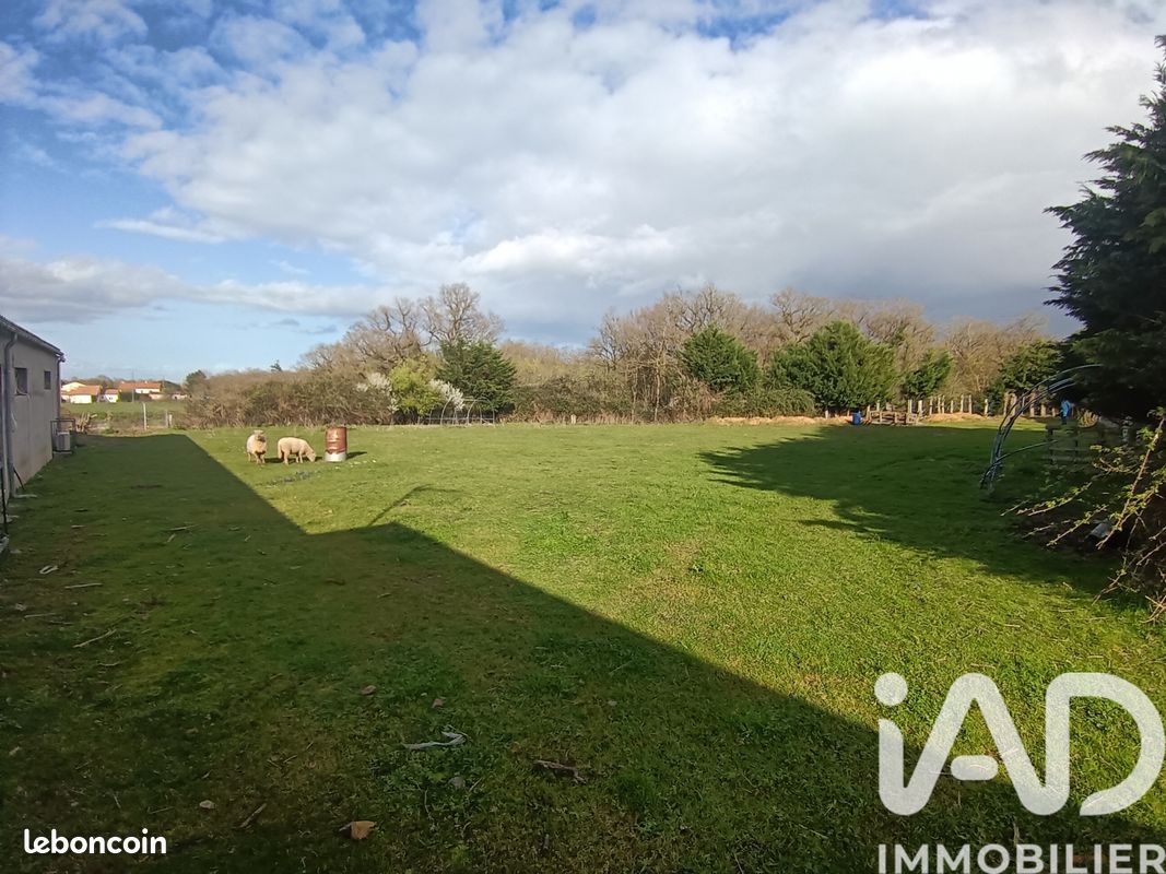 Terrain 1605 m² · à Argentonnay · 1 605 m² · 19 000 €