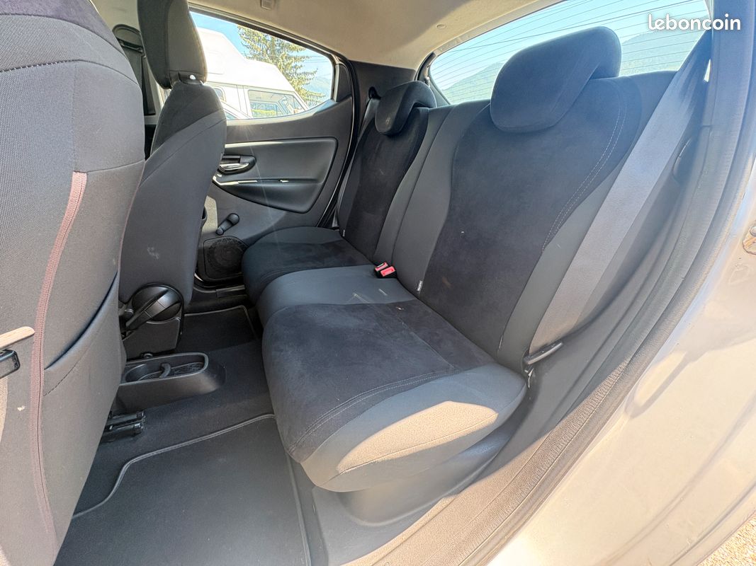 Lancia Ypsilon 1.2 8V 69ch Gold 5 p - Clim, Bluetooth (image 8)