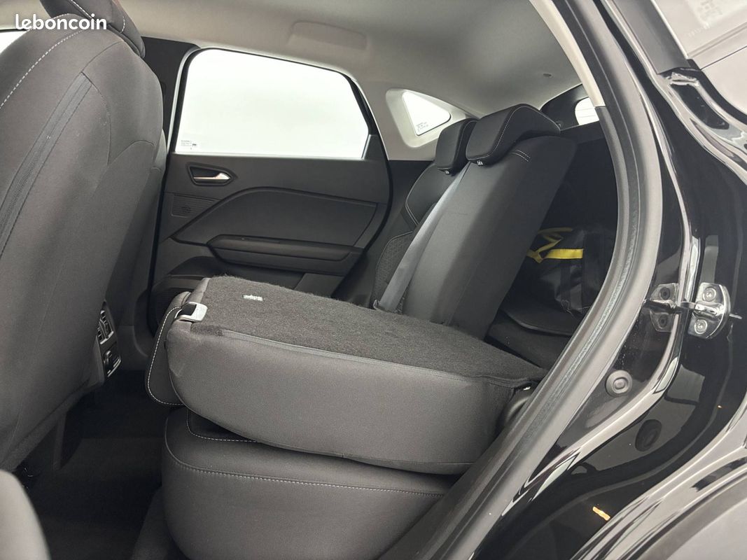 RENAULT Captur E-Tech 145 - 21 Business (image 30)