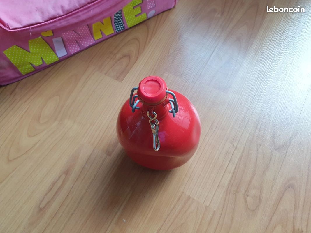 Ancienne Gourde Rouge En Aluminium Tournus / Le Grand Tetras