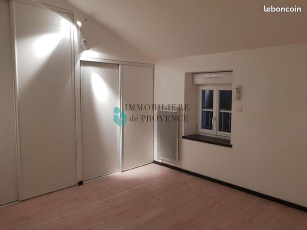 https://img.leboncoin.fr/api/v1/lbcpb1/images/16/3a/40/163a407c90888c446baba87f3894694dbb943424.jpg?rule=ad-image