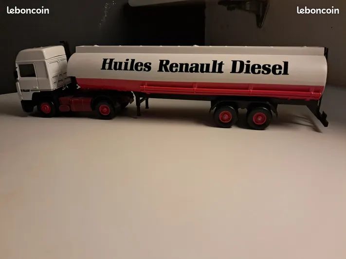 Miniature Eligor 1/43 - Camion Freightliner Michelin / Tracteur Renault - Métal - Bon état