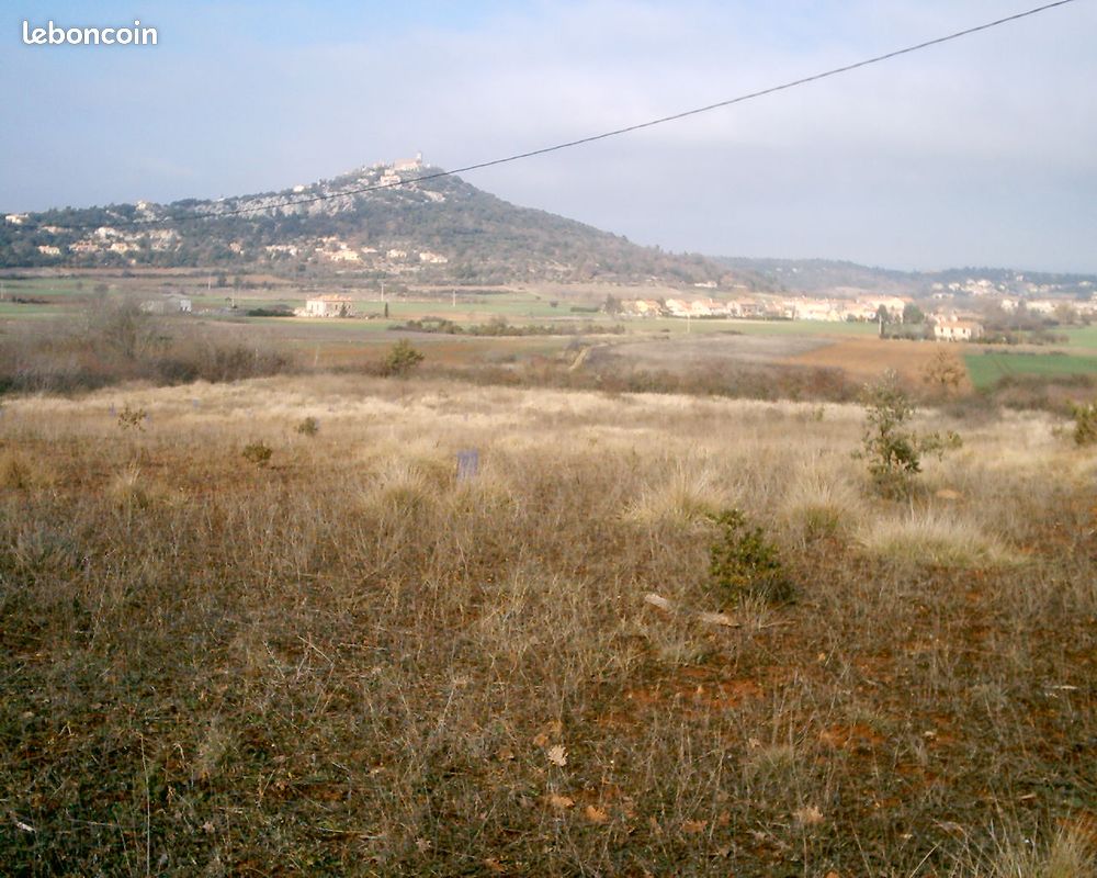 Haut Var, St Julien 2600m² non constructible cloturé · à Saint-Julien · 10 000 €