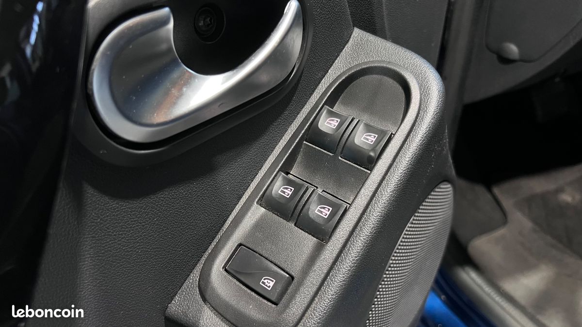 Dacia duster explorer 1.5 dci 110 4x2 edc bva bleu cosmos - attelage - suivi d'entretien (image 25)