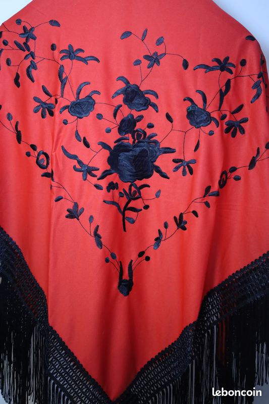 Châle Espagnol Avec Franges - Couleurs Noir Et Rouge - 100% Polyester - Neuf Avec étiquettes