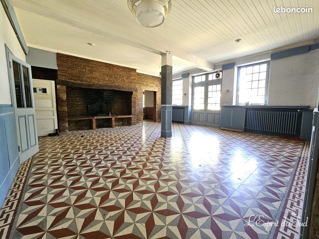 Immeuble 728 m² · à Saint-Sulpice-la-Pointe · 728 m² · 495 000 €