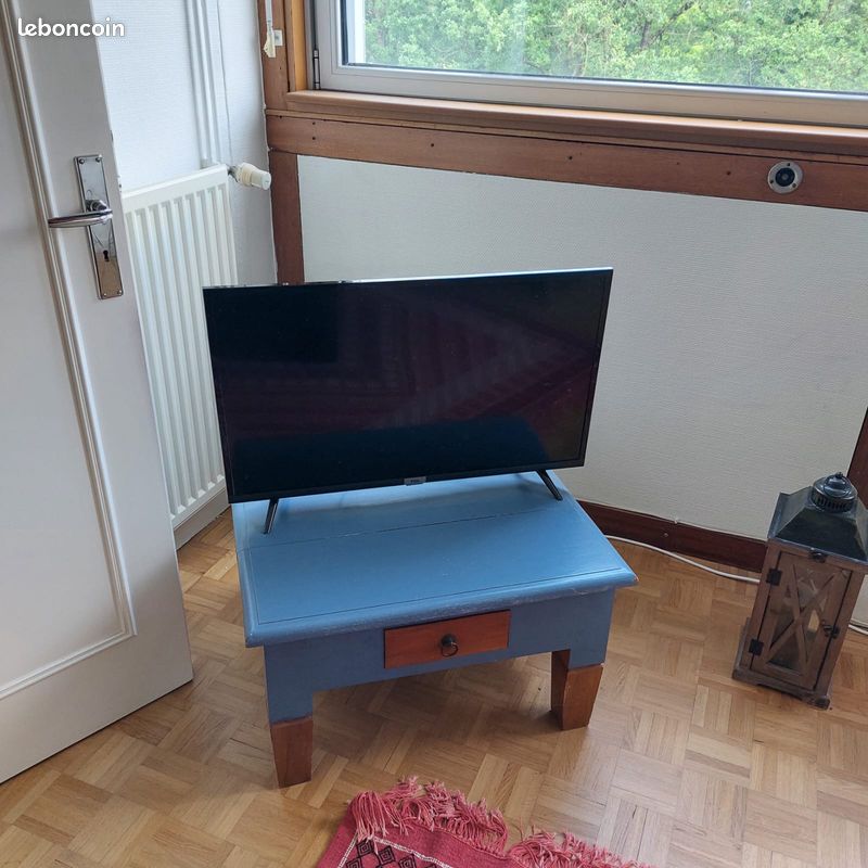 Petite table bleu (image 1)