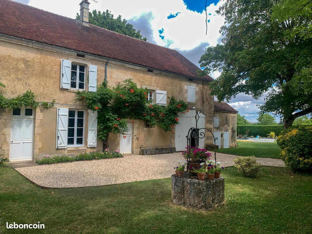 Maison 8 pièces 225 m² · à Étais-la-Sauvin · 225 m² · 430 000 €