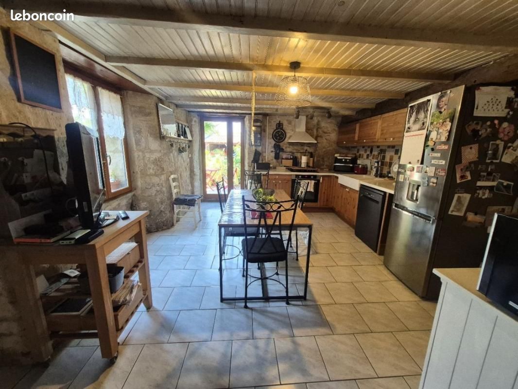 Maison 6 pièces 155 m² · à Saint-Hilaire-des-Loges · 155 m² · 220 000 €