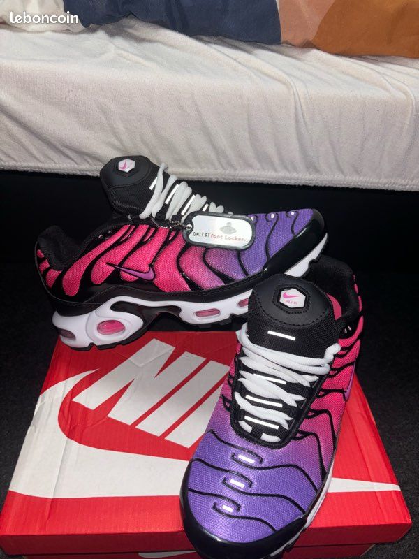 Chaussures Nike Nike Tn Blanche Rose NIKE AIR MAX PLUS TN WHITE