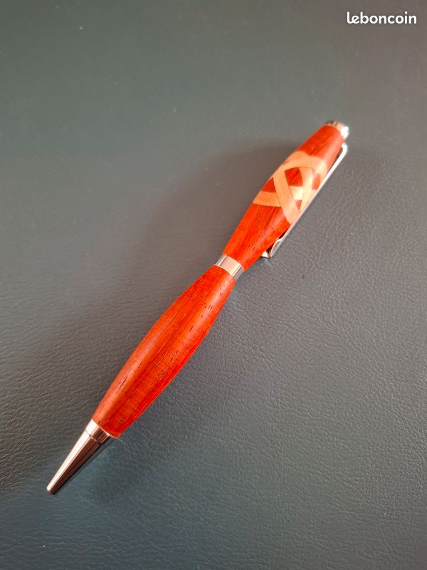 Stylo artisanal (image 1)