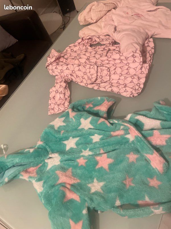 Je vends les deux sacs, 15  les vêtements de bébé fille de l’âge, trois mois jusqu’à 18 mois (image 13)
