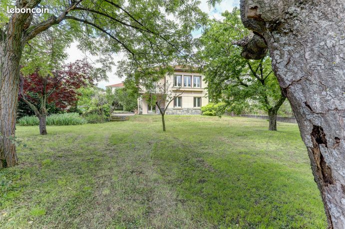 Propriété 5 pièces 151 m²