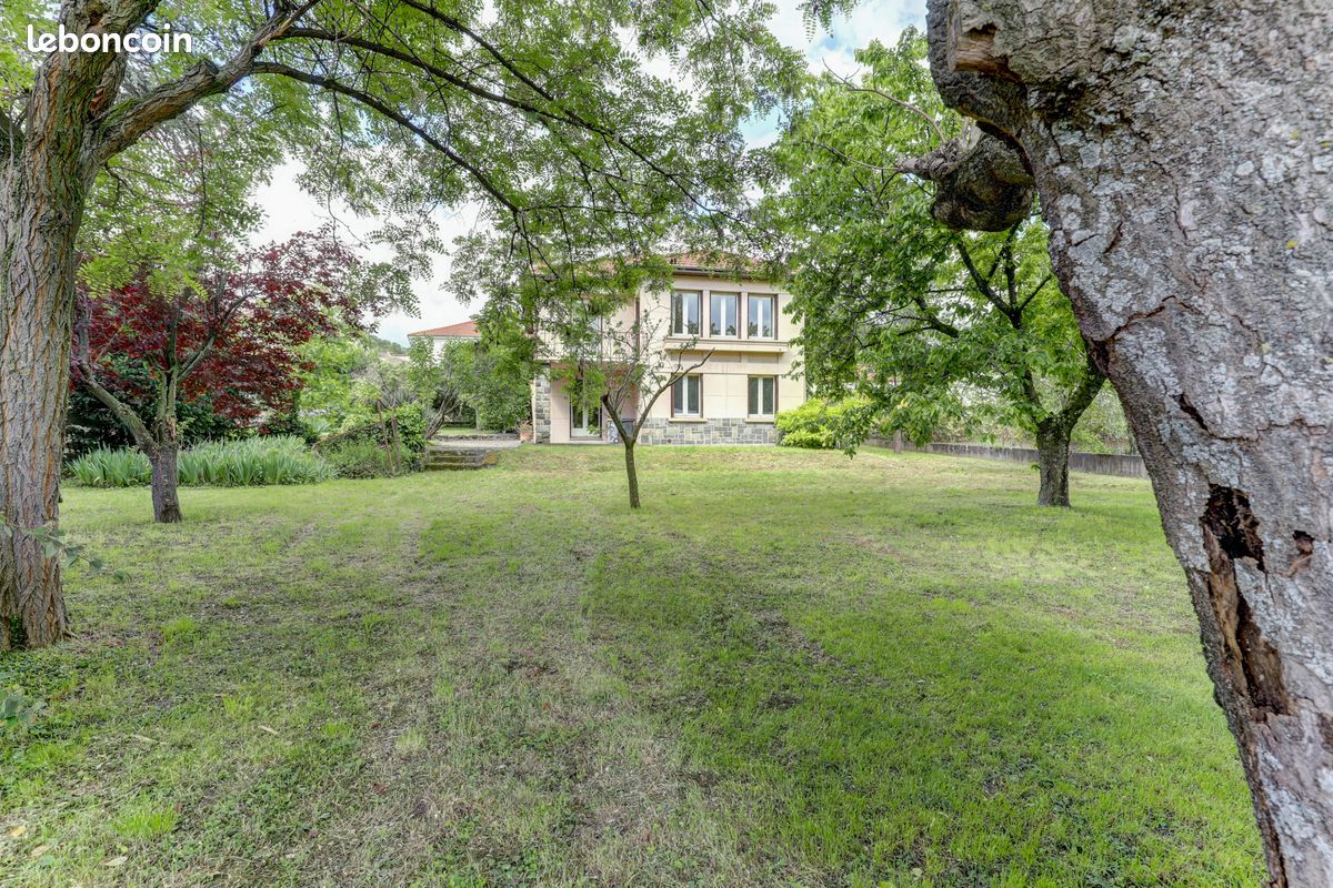 Maison 5 pièces 151 m² · à Pérignat-lès-Sarliève · 151 m² · 360 000 €