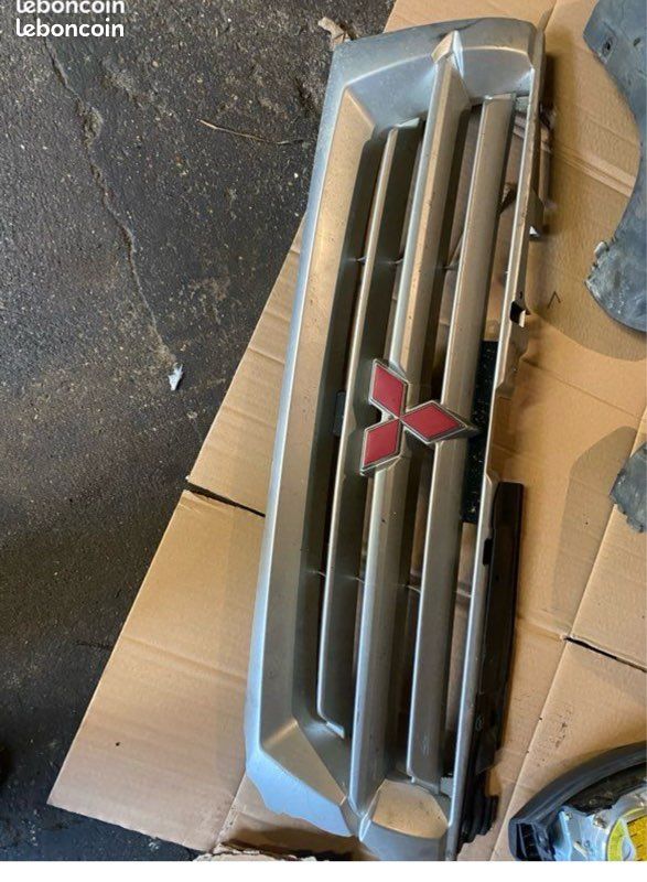 Calandre Pajero (image 1)