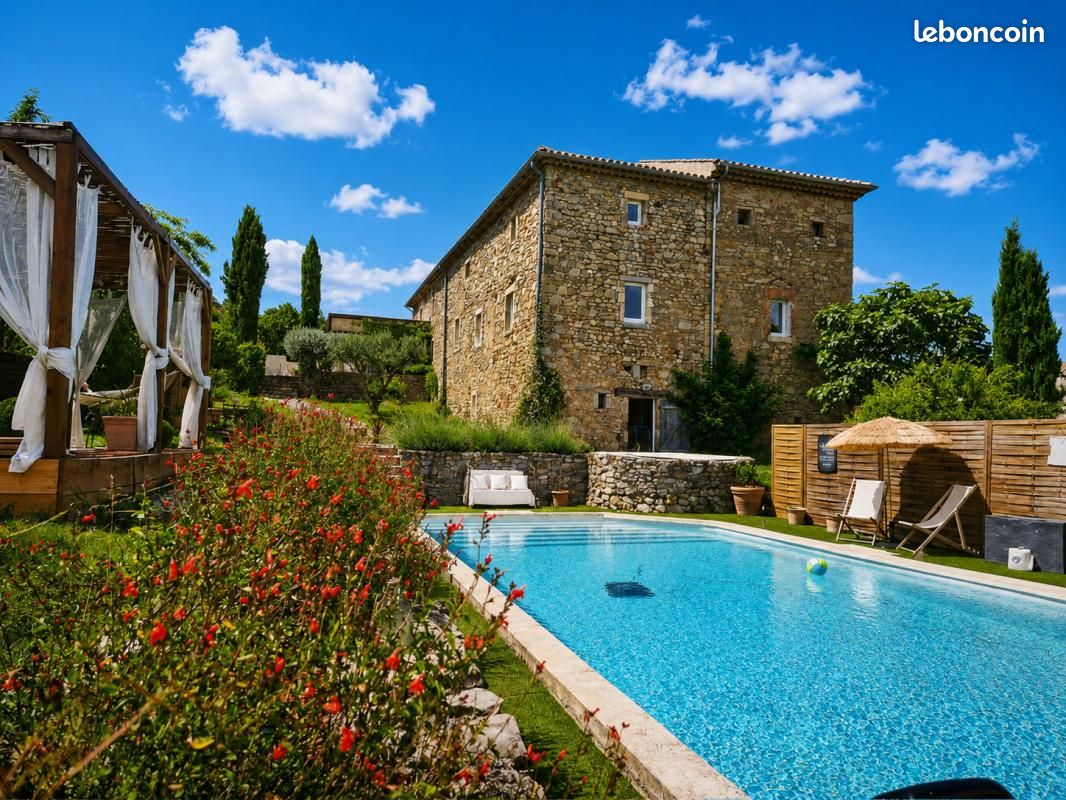 Maison 7 pièces 360 m² · à Courry · 360 m² · 698 000 €
